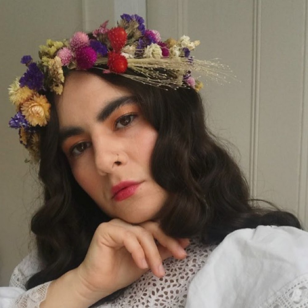 Meet your Posher, Cassandra